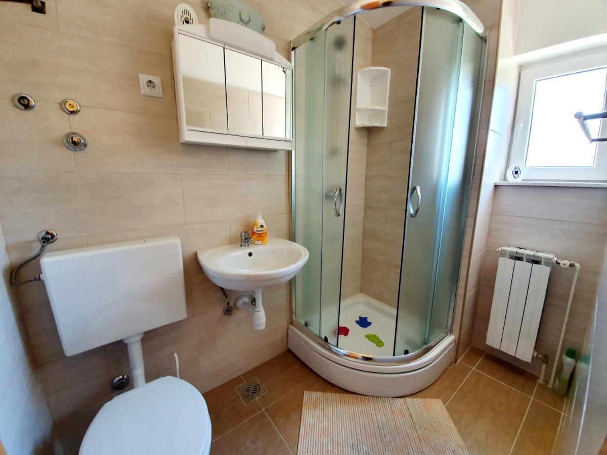 Apartamani Katarina Vl.Ilija Jusup Apartment Starigrad Paklenica Ngoại thất bức ảnh