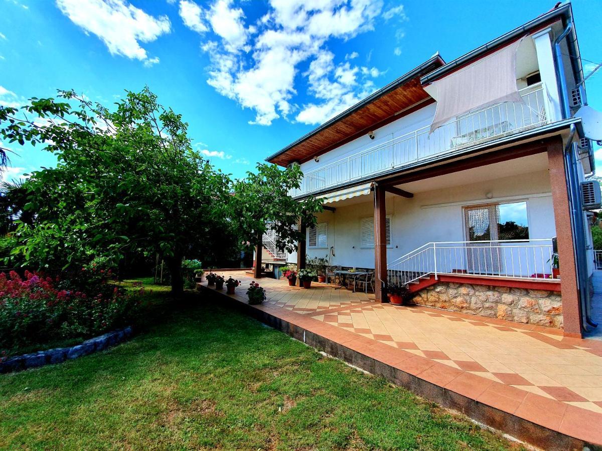 Apartamani Katarina Vl.Ilija Jusup Apartment Starigrad Paklenica Ngoại thất bức ảnh