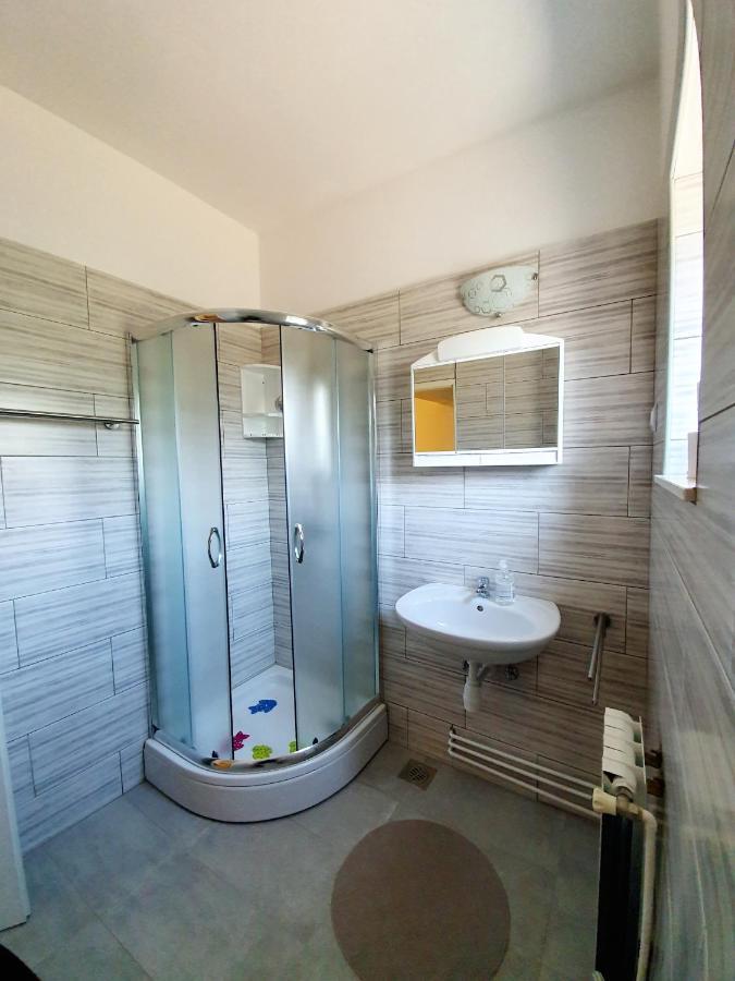 Apartamani Katarina Vl.Ilija Jusup Apartment Starigrad Paklenica Ngoại thất bức ảnh