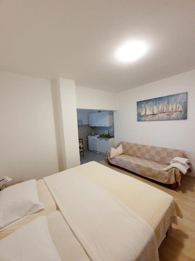 Apartamani Katarina Vl.Ilija Jusup Apartment Starigrad Paklenica Ngoại thất bức ảnh