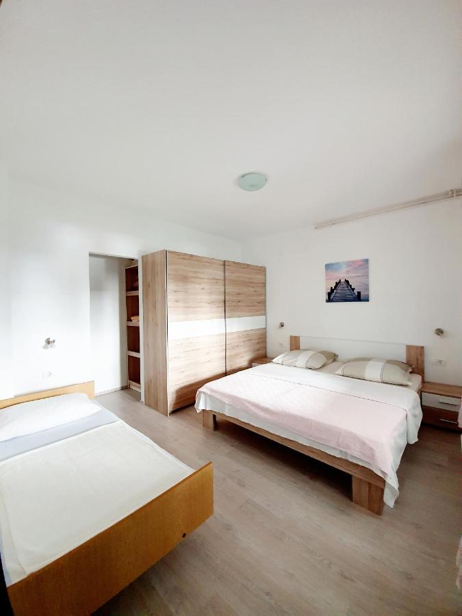 Apartamani Katarina Vl.Ilija Jusup Apartment Starigrad Paklenica Ngoại thất bức ảnh