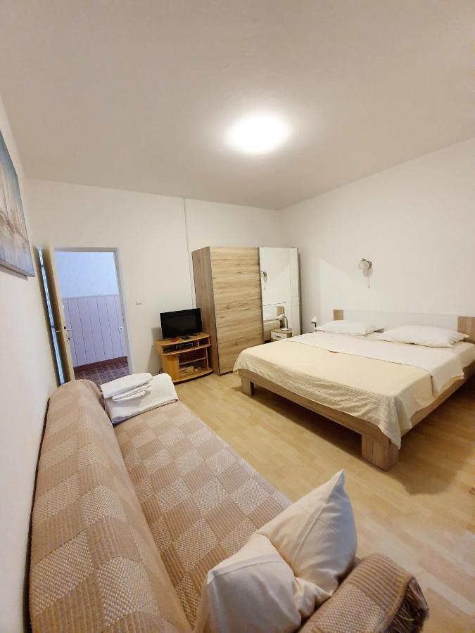 Apartamani Katarina Vl.Ilija Jusup Apartment Starigrad Paklenica Ngoại thất bức ảnh