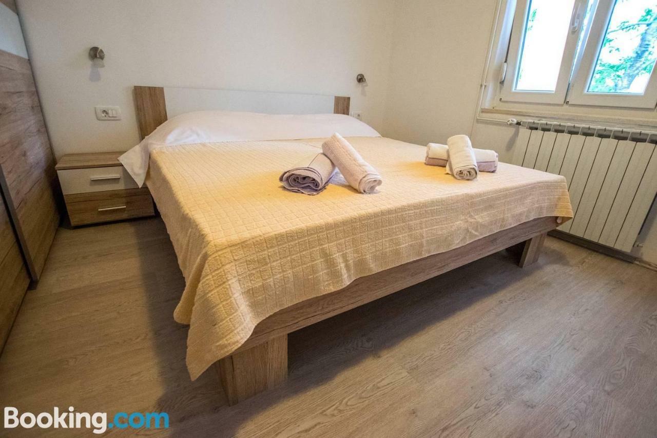 Apartamani Katarina Vl.Ilija Jusup Apartment Starigrad Paklenica Ngoại thất bức ảnh